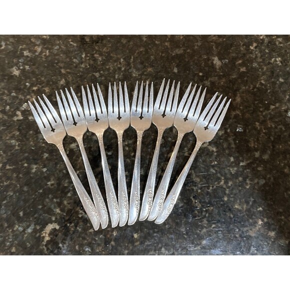 Lilac Time Pattern Silverplate 1881 Rogers/Oneida 30-Piece Set Antique Tea Party - Picture 12 of 15